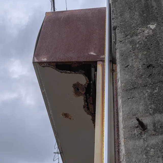 ガレージシャッターボックス破損