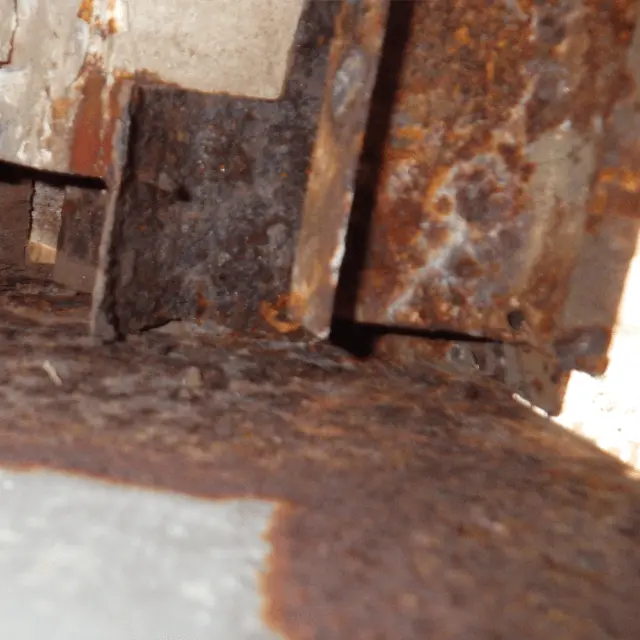 ガレージシャッターシャフト止具破損部分